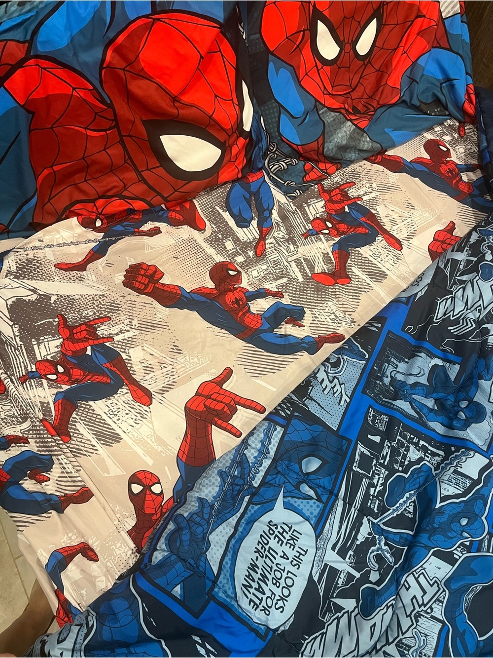 Spider-Man Kids Bedding Set - Red & Blue Comic Print (reversible comforter)